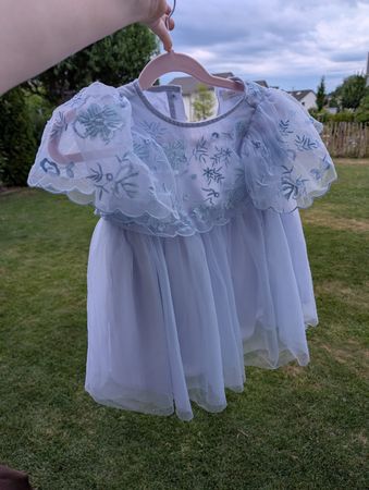 Kleid hellblau Grösse 86, sehr guter Zustand 