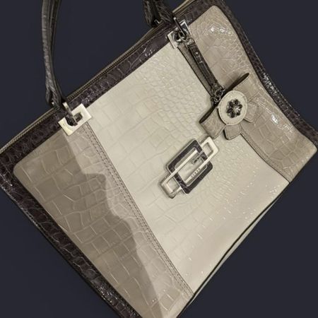 Guess Handtasche/Henkeltasche in tollen Farben,  NEU!