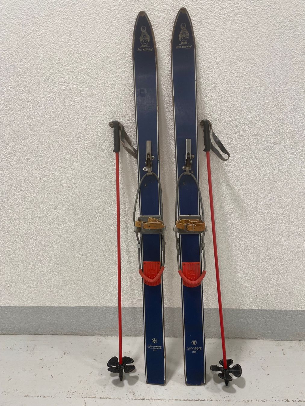 Sci: Ski, Kinderski von ca. 1960 mit Stöcken – Usato da Menziken venduto da fiat-500