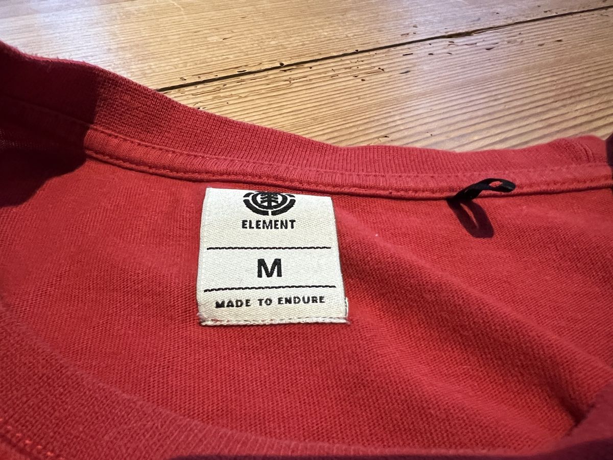 Element Pullover & Sweatshirts: Element Langarmshirt rot Grösse M, gebraucht  – Gebraucht aus Wohlenschwil von SmokyAnnie 2