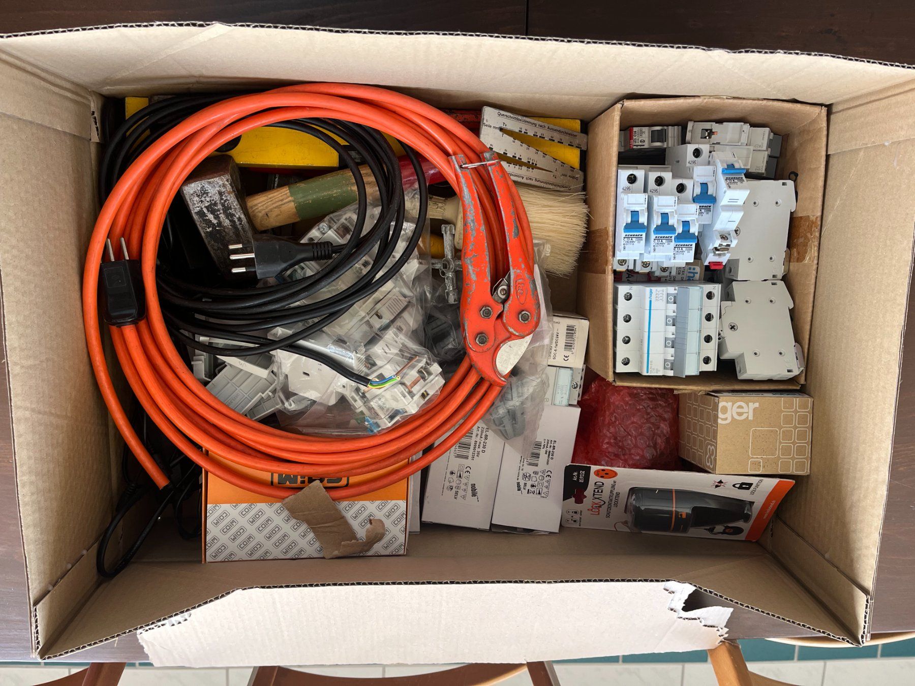 Spine: Lot Elektromaterial – Nuovo (secondo la descrizione) da Dintikon venduto da Redgar58 9