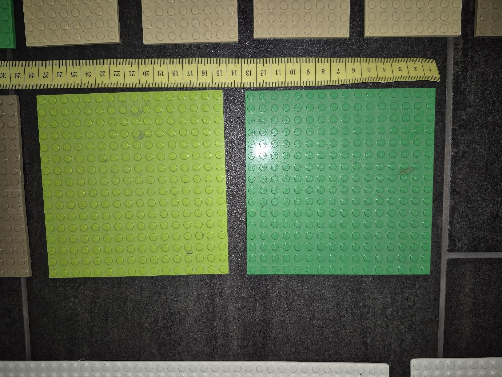 Lego Giocattoli: 24 Lego-Platten !!  – Usato da Igis venduto da Tiggers1 1