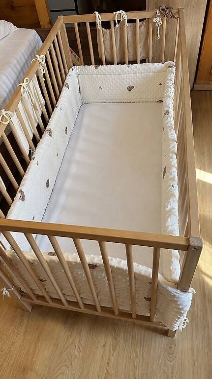 Letti: Lit bébé IKEA en bois + accessoires – Usato da Les Paccots venduto da yul_j97h 1