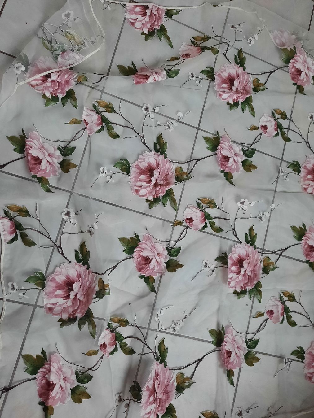 Stoffe: TISSU, très fin. 140 X 140 – Gebraucht aus Le Locle von marylise01