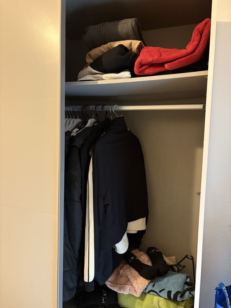 Armoires: Kleiderschrank Gratis – D'occasion à St. Gallen par kre_v9nm 3