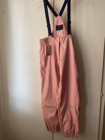 Neue Regenhose mit Trägern, Gr. 134/140