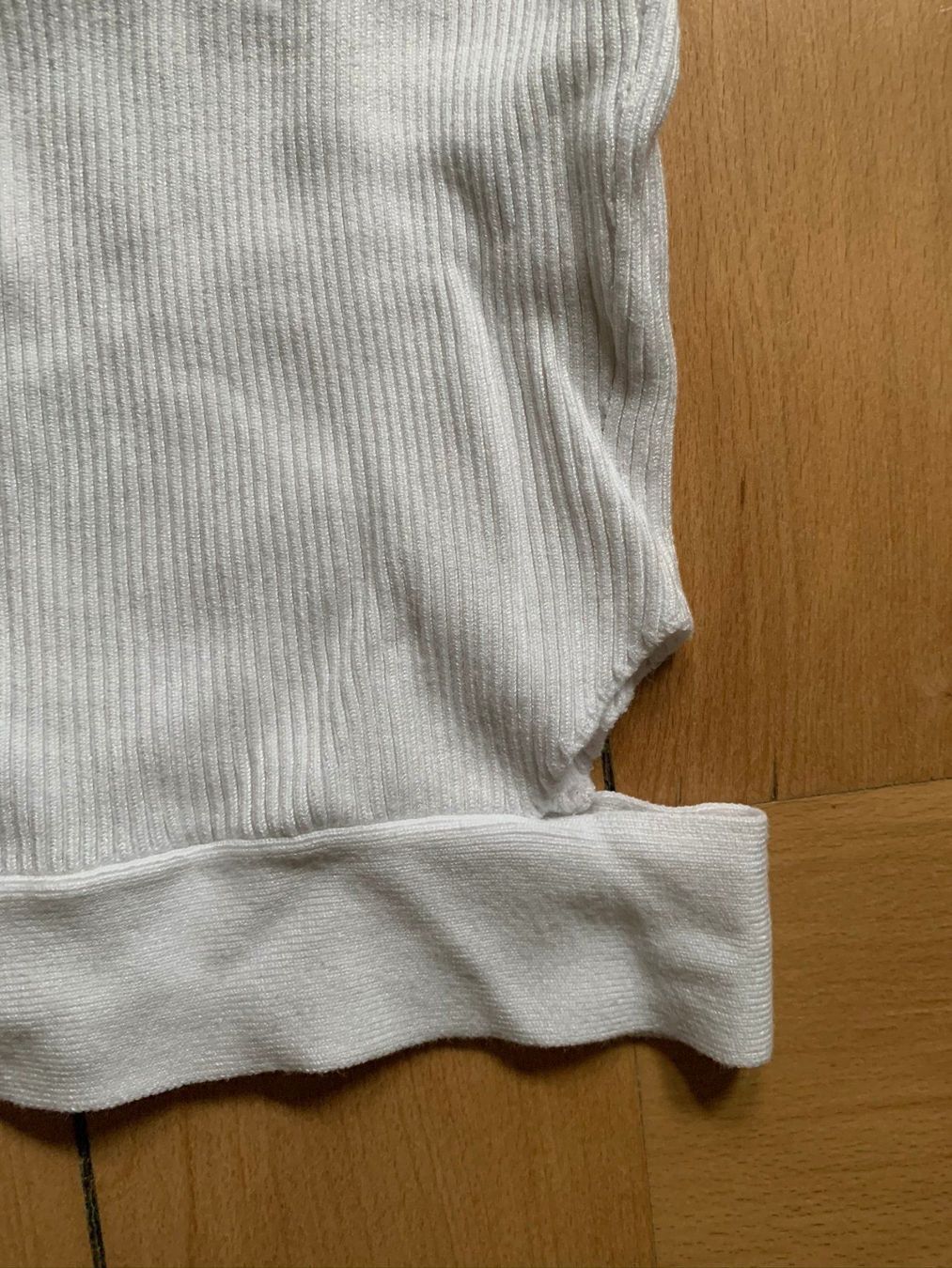 Bershka T-shirt: BERSHKA - Rippenshirt weiss XS – Usato da Zürich venduto da Diazaio 2
