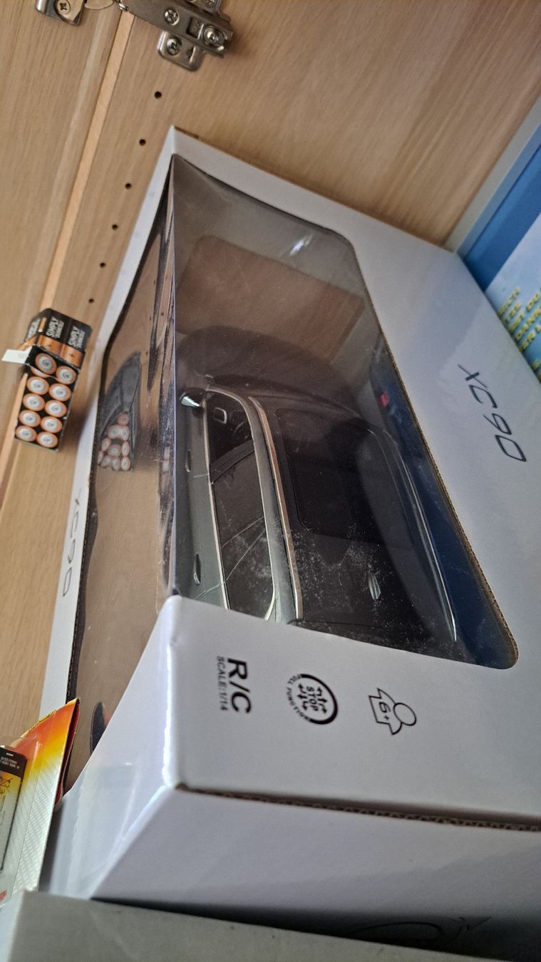 Modellismo RC: Volvo XC90 RC mit Batterien – Nuovo e nell'imballaggio originale da kerzers venduto da saemdu90 1