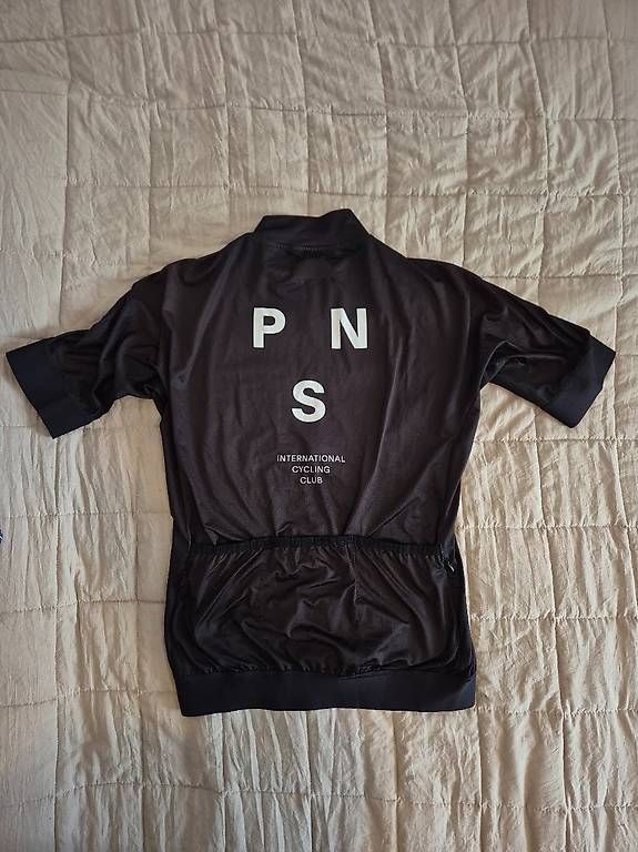 Pas Normal Studios Leibchen & Hosen: Pas Normal Studios Mechanism Men Jersey Grösse M Black – Gebraucht aus Zürich von kamillo3000 2