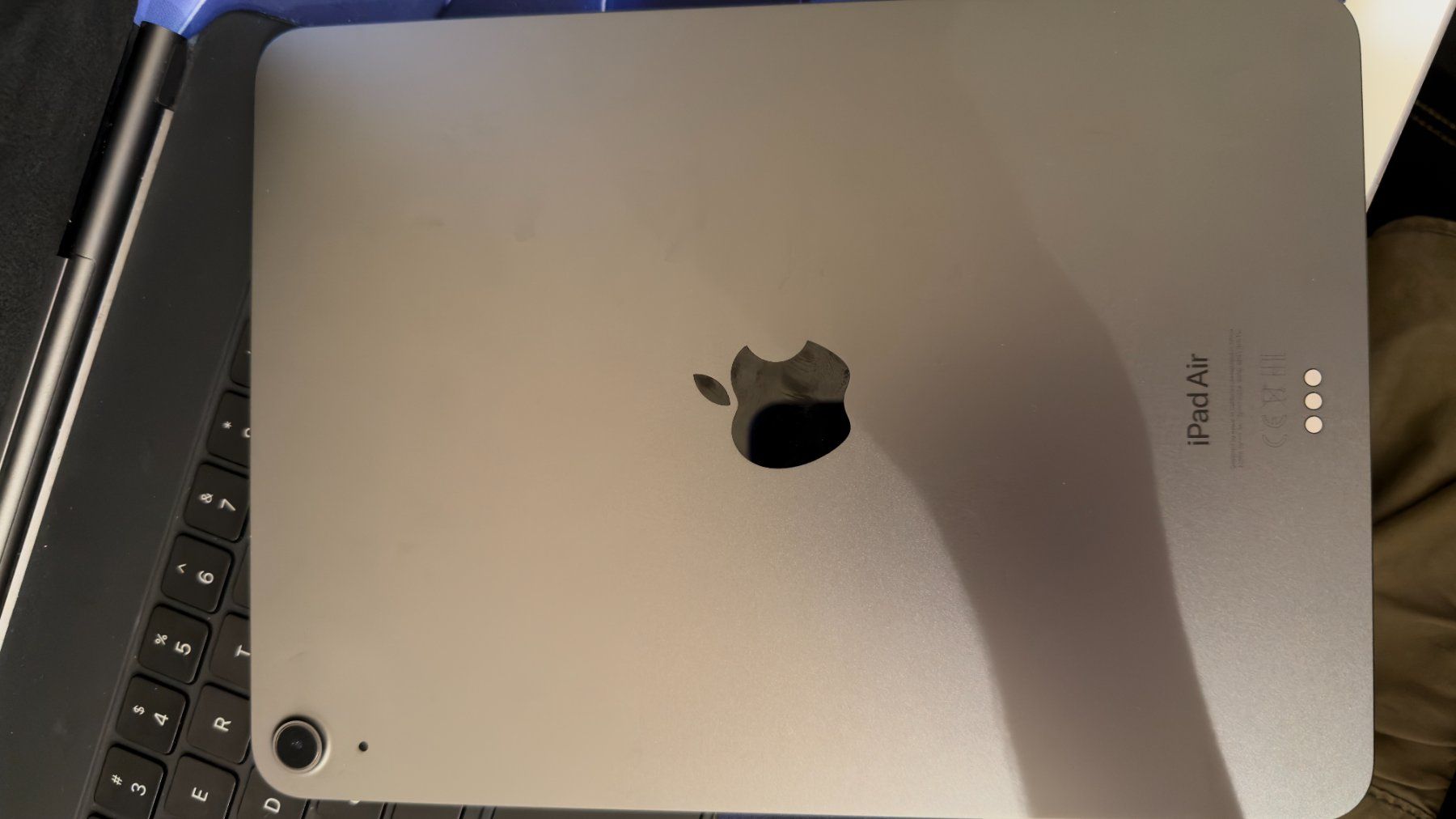 Apple Tablet PC: Apple iPad Air M1 256GB + Magic Keyboard – Nuovo (secondo la descrizione) da Kloten venduto da mey_sxr9 1