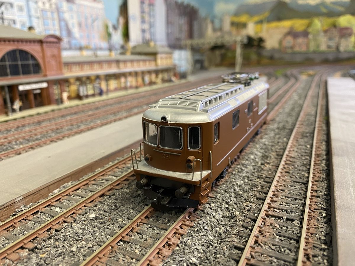 Hag Modellini di ferrovie: HAG 181 Re 4/4 BLS H0 – Usato da Glattpark (Opfikon) venduto da anywaya23 3