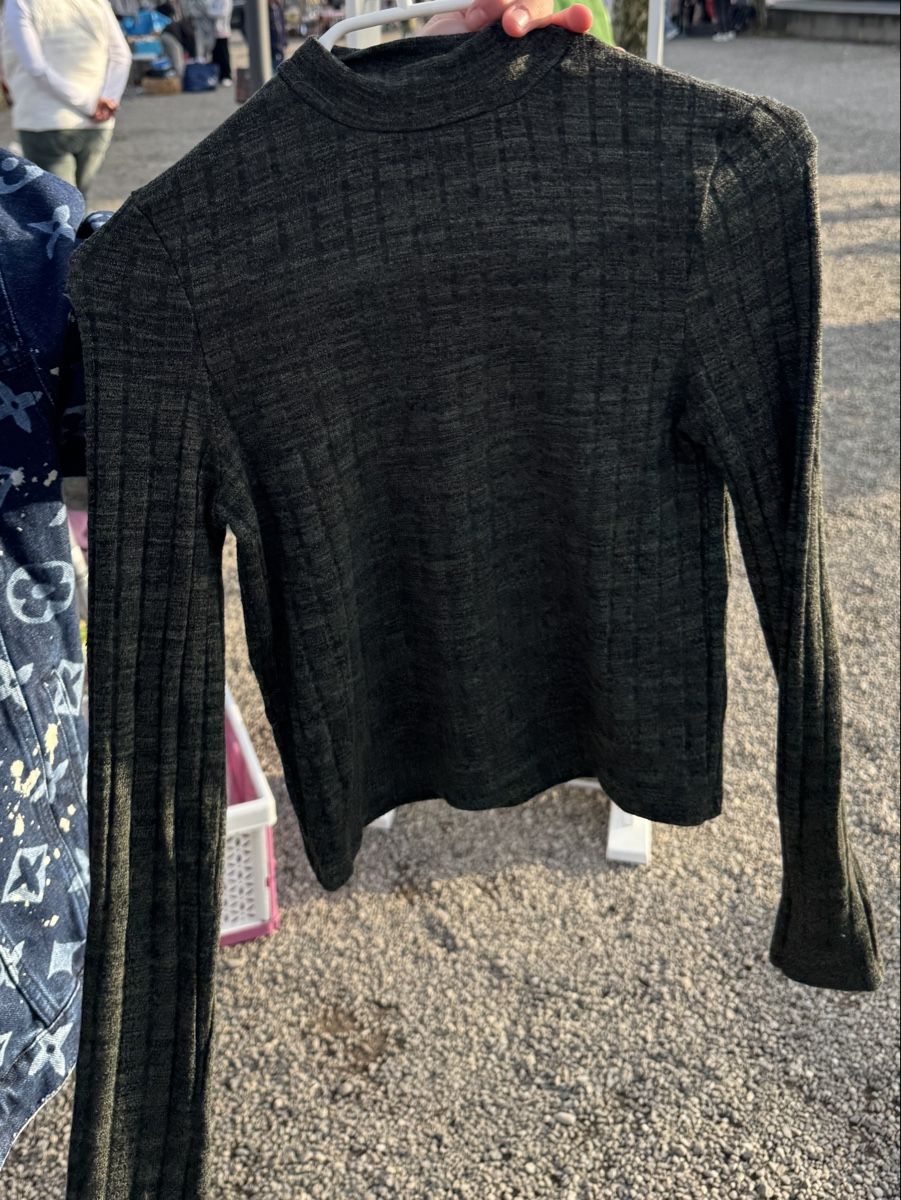 H&M Maglioni & Felpe: Dunkelgrauer Strickpullover mit Rollkragen, Grösse S – Usato da Güttingen venduto da Nkskn 1