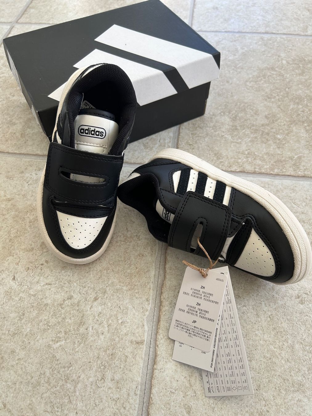 Adidas Scarpe per ragazzi: Baskets pour enfants adidas taille 27 – Nuovo e nell'imballaggio originale da Courroux venduto da Yermakova 2
