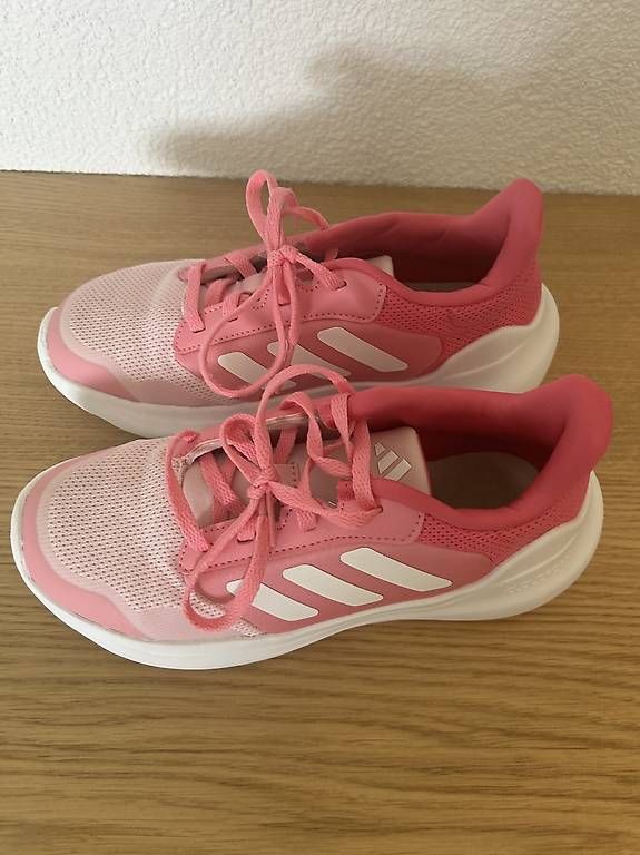 Scarpe da donna: Adidas Schuhe Gr.36, neuwertig  – Usato da Bern venduto da DavorinM 1