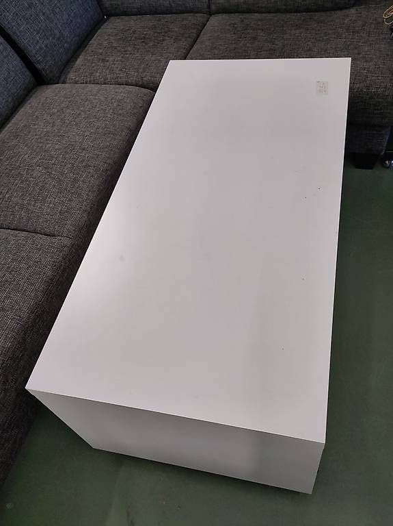Tavoli: Couchtisch / Sideboard weiss mir Rollen – Usato da Pratteln venduto da Cartonsducoeur_bl 1