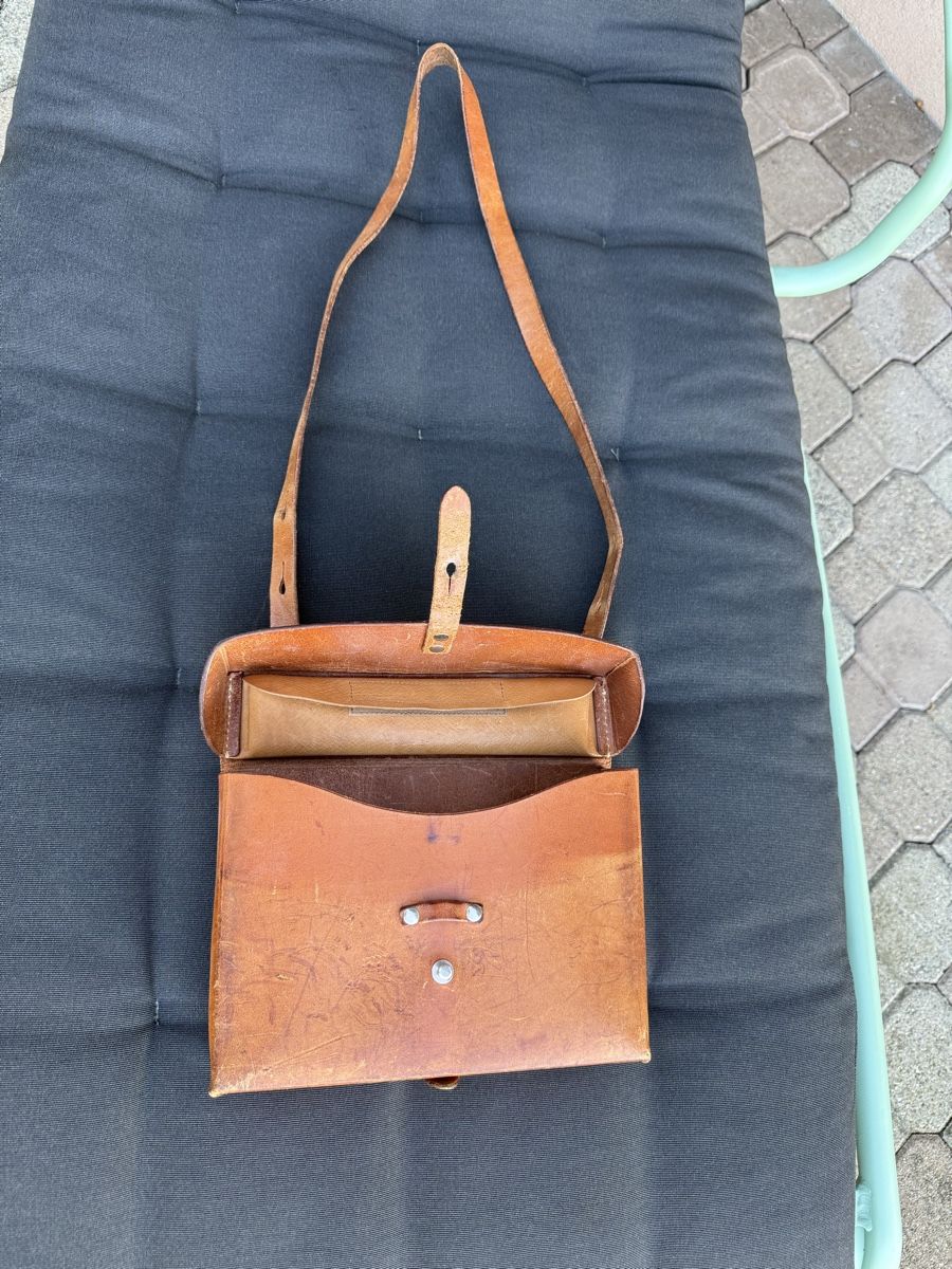 Schweizer Armee Borse: Vintage Ledertasche – Usato da Aarburg venduto da Schatzaffe 1