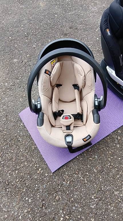 Seggiolini per auto: Kindersitz packet – Usato da Bärschwil venduto da Burezmorge 3