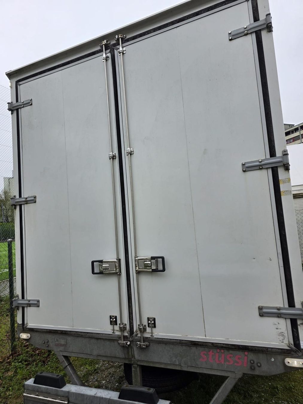 Vezeko Rimorchi: Anhänger 3.5t mit Hebebühne – Usato da Hunzenschwil venduto da mab_786b 2