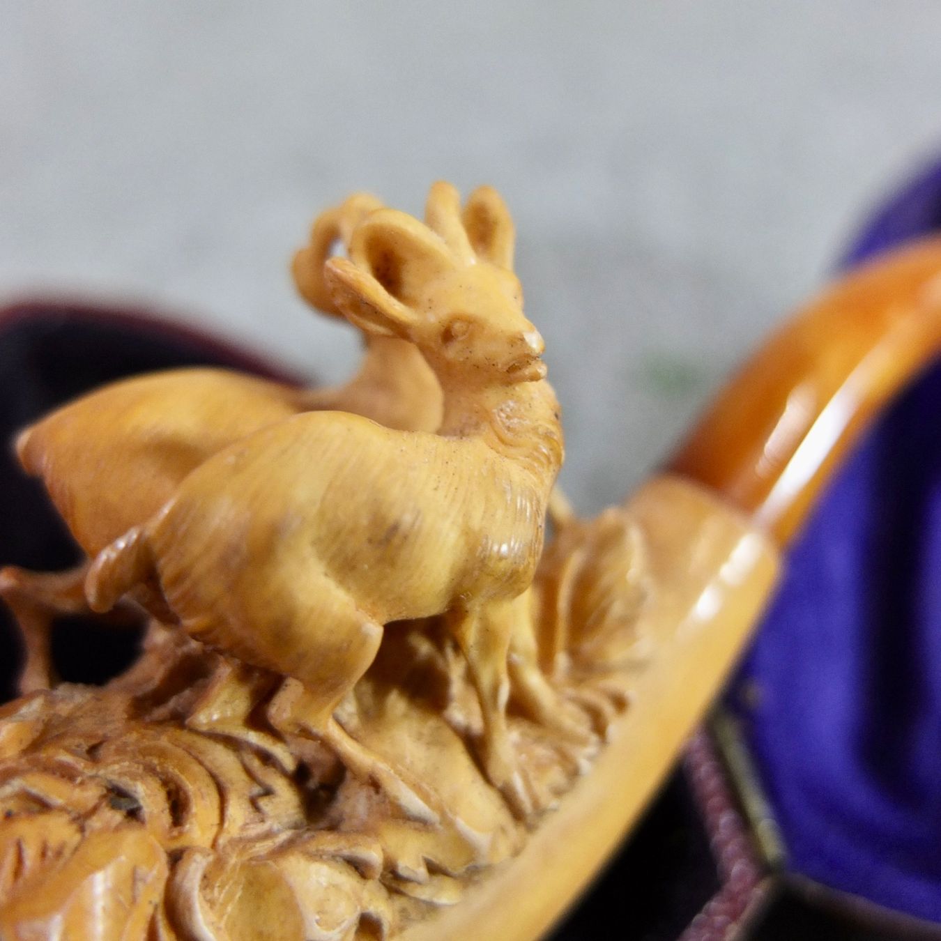 Pipe & Accessori: Antike Meerschaumpfeife mit Hirsch-Schnitzerei – Usato da Basel venduto da Brocki-auf-dem-Wolf 6