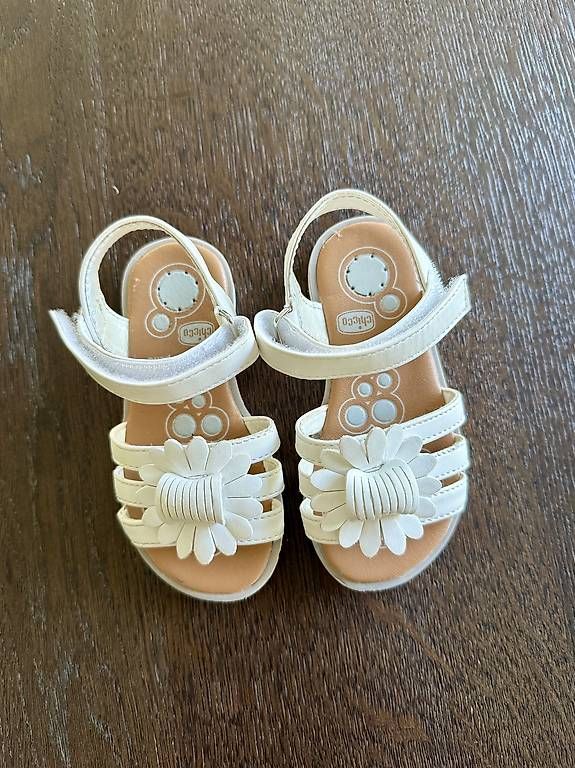 Scarpe per ragazze: Sandalen, Grösse 23 – Usato da Bottighofen venduto da Verkauf_TG 1