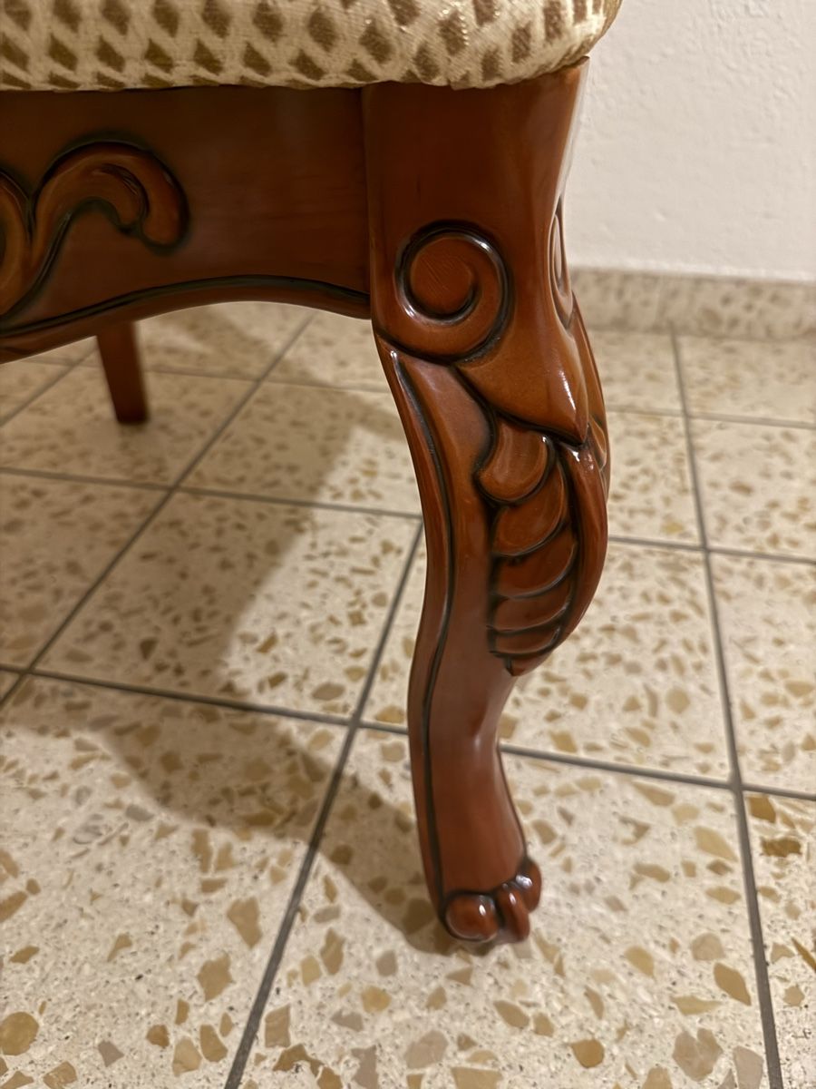 Stühle: Holzstuhl im Barockstil - Einzigartiges Design! – Gebraucht aus Pfäffikon SZ von Tissot-Rado 4