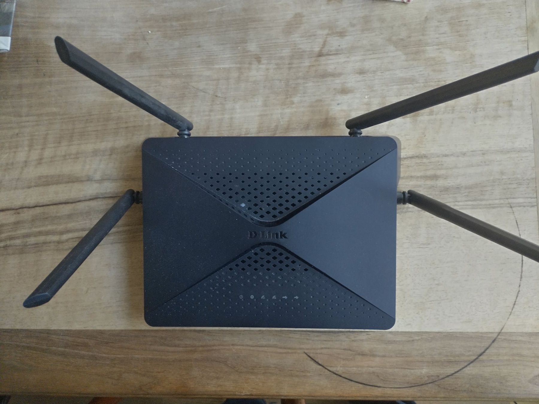 Dlink Modem & Router: Wi-Fi router DIR-882 – Usato da Châtelaine venduto da ArnHacker 2