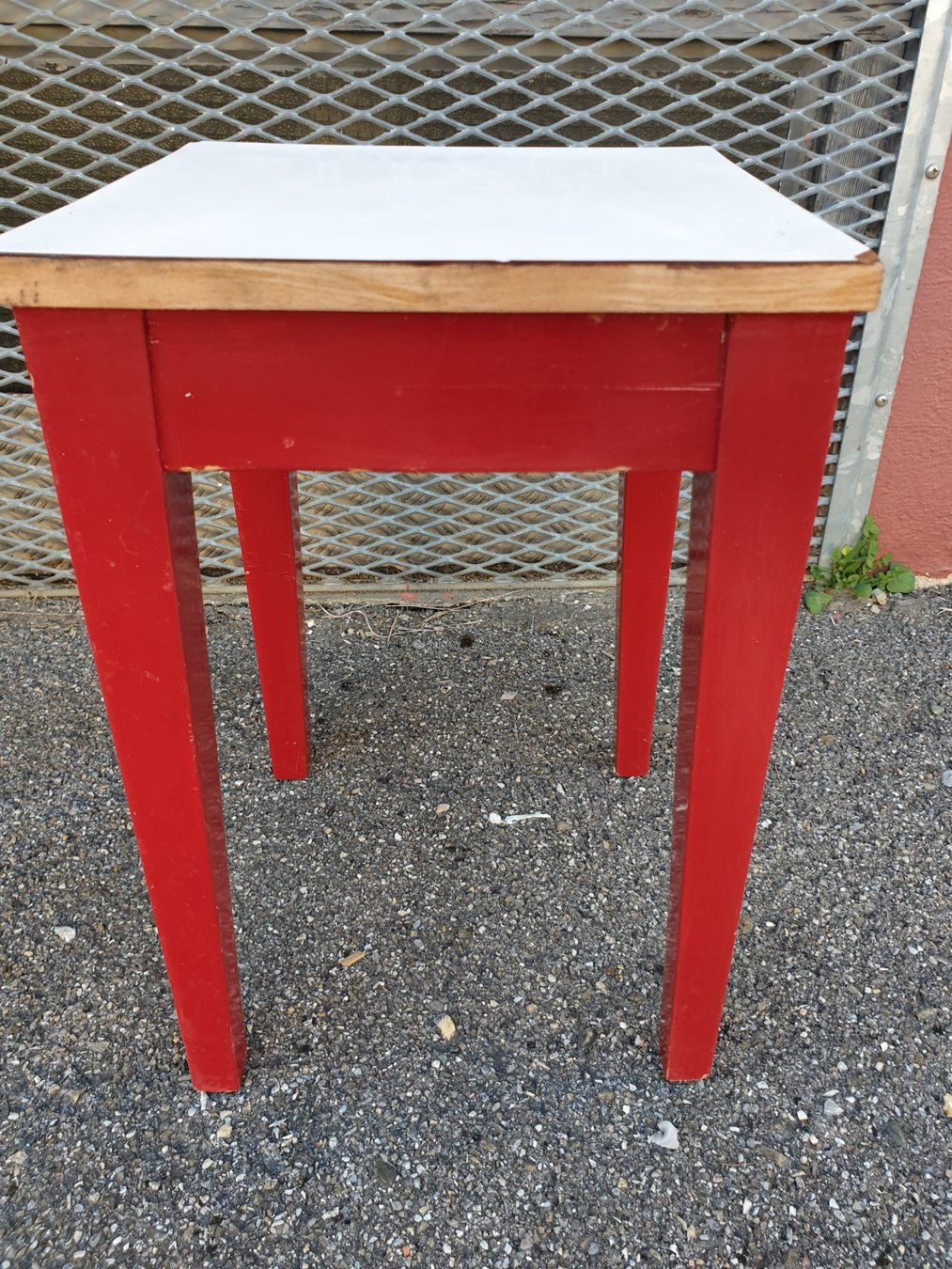 Hocker: Tabouret rouge et blanc vintage – Gebraucht aus La Chaux-de-Fonds von Marteaux 2