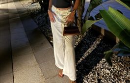 Sommerliche Leinenhose — Weisses Modell, weit geschnitten, G
