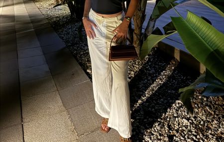 Sommerliche Leinenhose — Weisses Modell, weit geschnitten, G