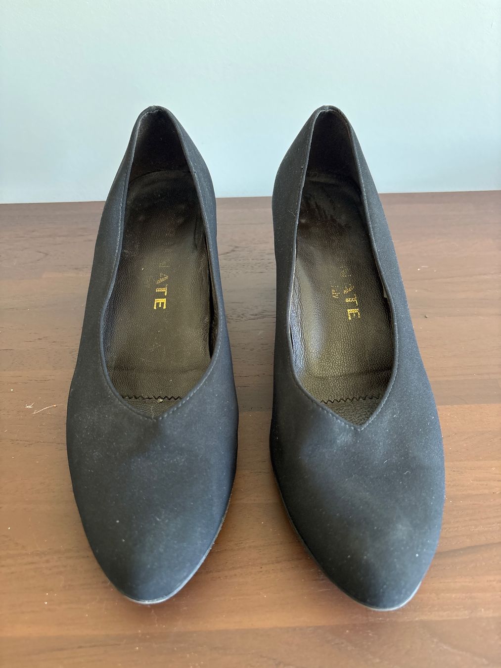 Brunate Damenschuhe: Black Pump Shoe Brunate S. 37.5 – Gebraucht aus Zürich von cha_jz8q