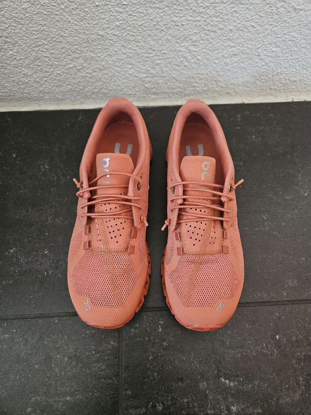 On Damenschuhe: On Schuhe Cloud Monochrome Orange – Neu (gemäss Beschreibung) aus Lenk im Simmental von rit_l5vc 3