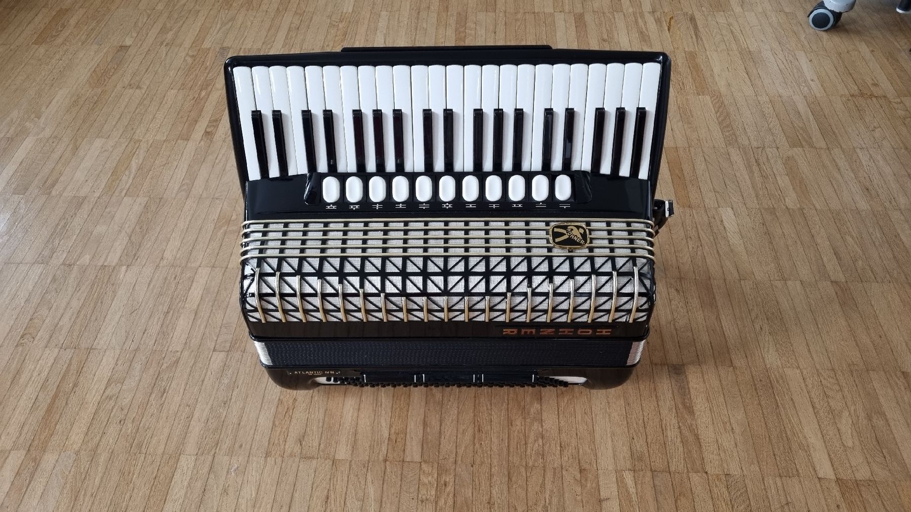 Hohner Musikinstrumente: Handharmonika Hohner – Gebraucht aus Uster von Moriginal