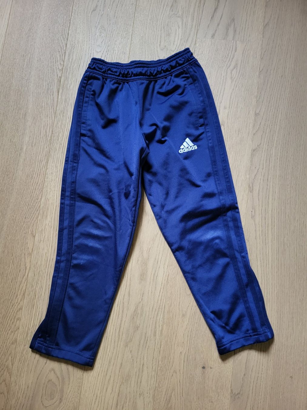 Adidas Pantaloni: Adidas - pantalon jogging  -  116cms – Nuovo (secondo la descrizione) da Zumikon venduto da cozurich