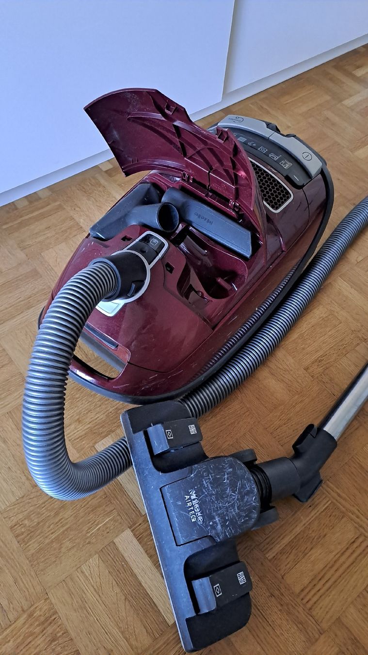 Miele Aspirapolveri & Accessori: Miele C3 Staubsauger – Usato da St.Gallen venduto da kura78 1