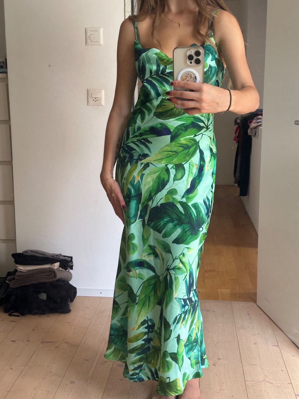 Kleider: Schönes Sommerkleid – Neu (gemäss Beschreibung) aus Rapperswil SG von mat_alpha12