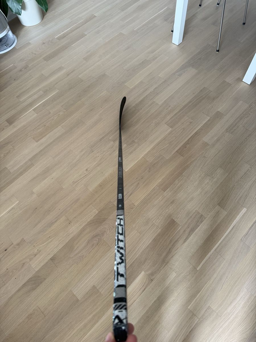 Bauer Bastoni & Pale: Bauer Twitch Pro Custom Icehockey Sticks – Usato da Dübendorf venduto da dan_7mxl 1
