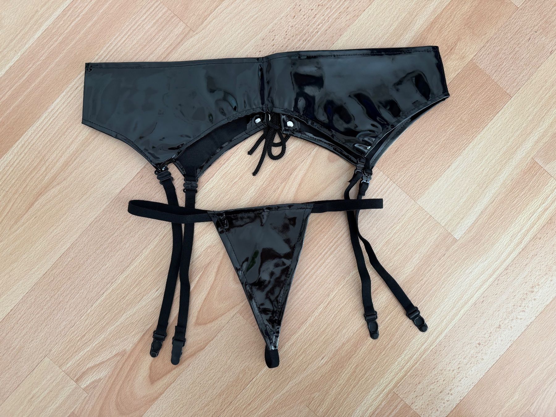 Autres dessous: Lack Strapse – Neuf avec emballage d'origine à Uetendorf par Stoun 5
