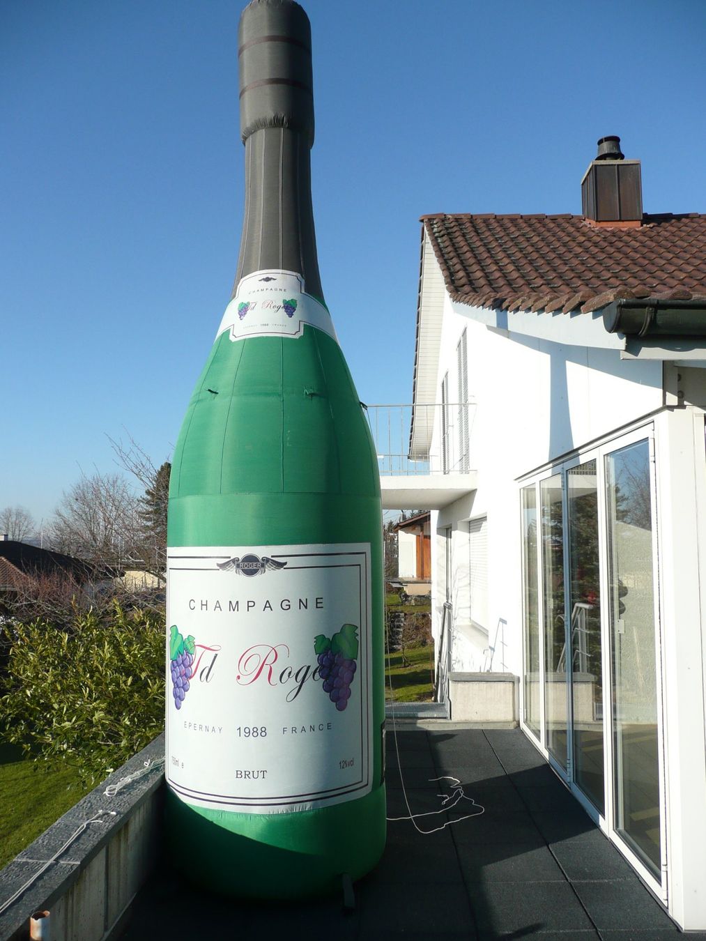 Tutte le decorazioni: Champagner Flasche XXL 4,5 Meter Blickfang – Usato da Meisterschwanden venduto da Curriculum 6