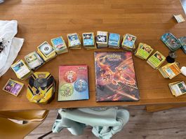 plus de 2000 cartes avec 59 cartes rare, 2 livres, 3 boîte