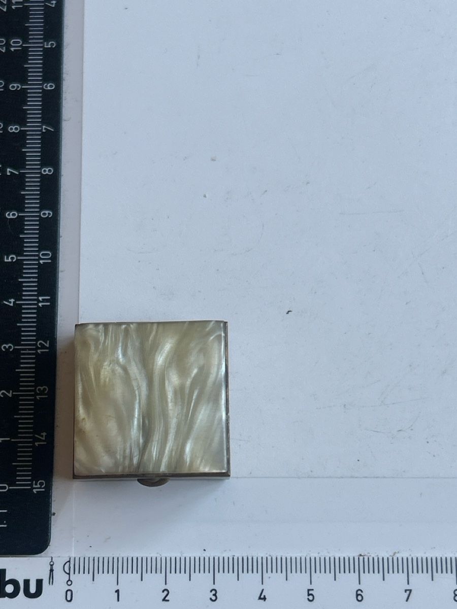 Tutte le decorazioni: Kleine Dose Messing Perlmutt Deckel alt (S28) – Usato da Neuenhof venduto da SchnaeppliAllerlei 3