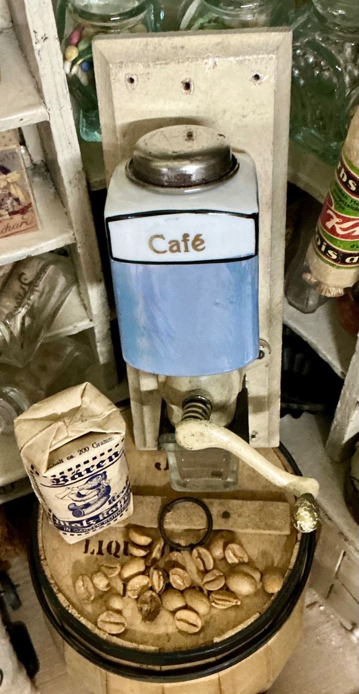 Giocattoli: URALTE PUPPENKÜCHEN KAFFEEMÜHLE – Usato da Zell LU venduto da Silvermemory 4