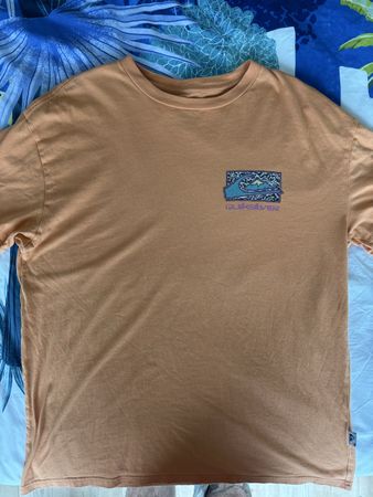 T-shirt Quiksilver orange, taille M, parfait pour l'été!