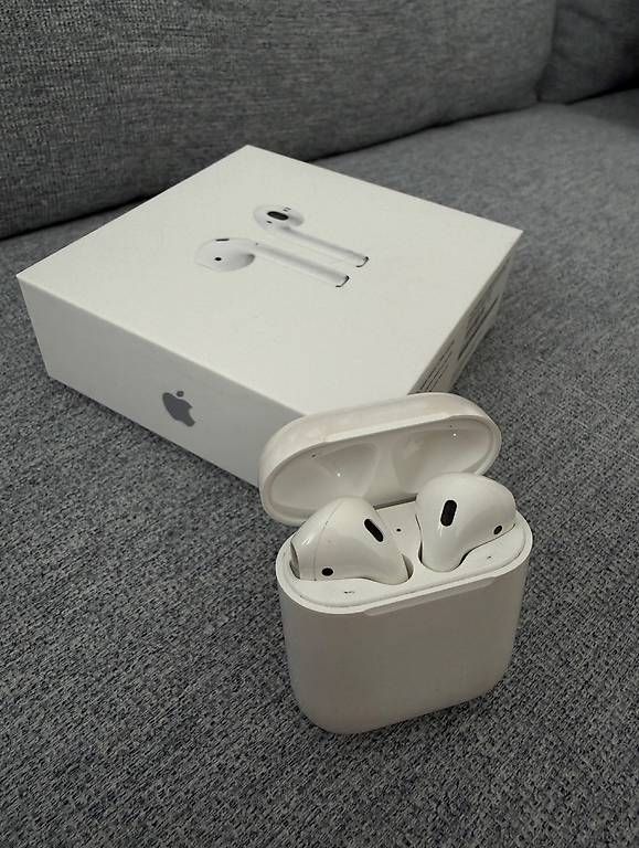 Apple Cuffie: Apple Airpods 1e génération – Usato da Leytron venduto da airlines00