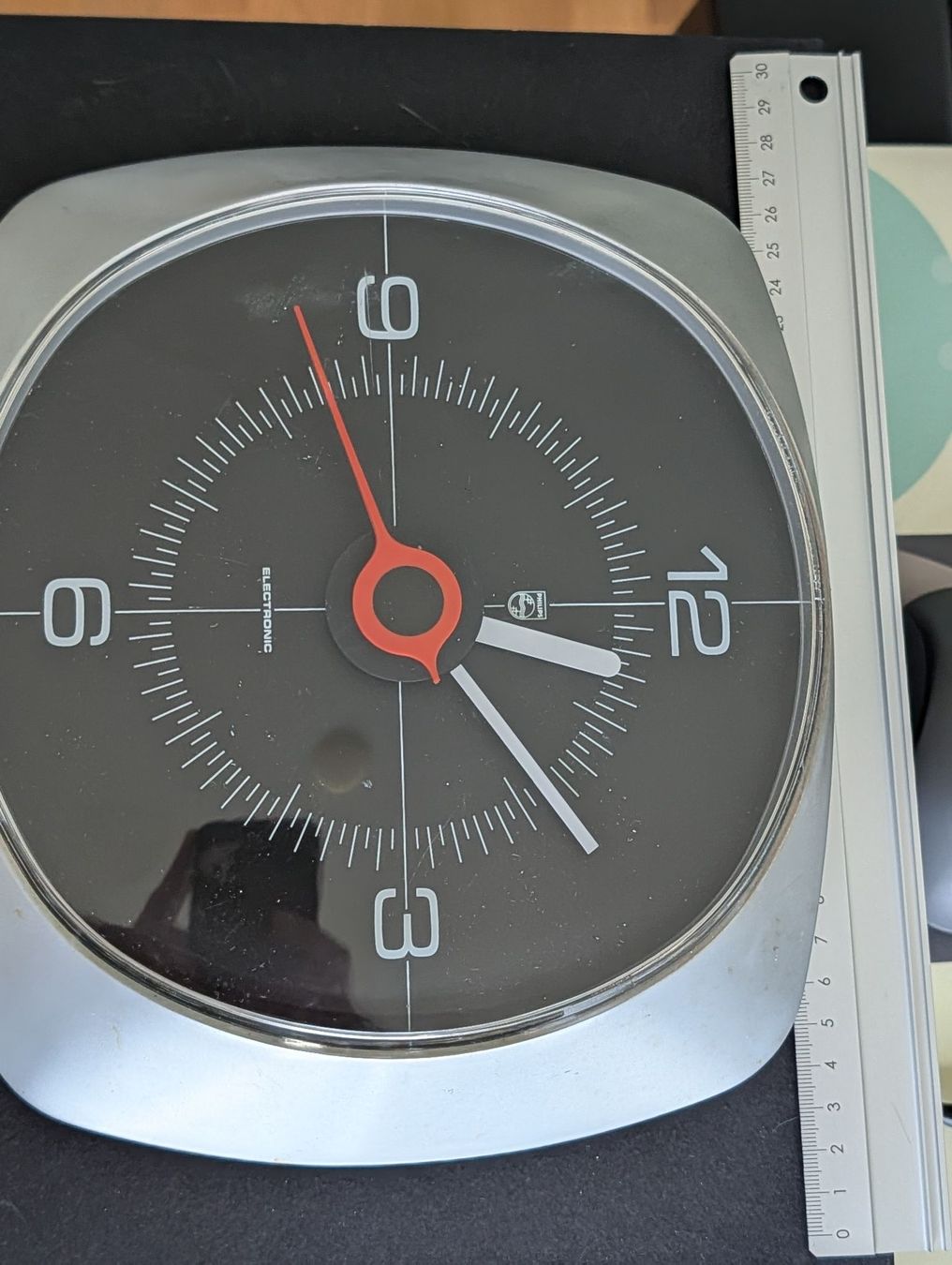 Orologi: Retro Philips Electronik Wanduhr 1979 – Usato da Ebertswil venduto da uglyp