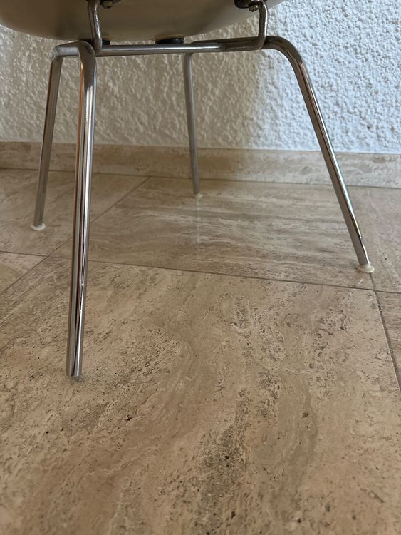 Vitra Eames Armchair gepolstert pink, zum aufarbeiten Kaufen auf Ricardo