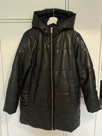 ZARA Puffer-Steppjacke in Lederoptik, Grösse XS