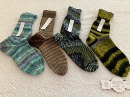 1 Paar neue handgestrickte Socken Nr. 43/44 zur Auswahl