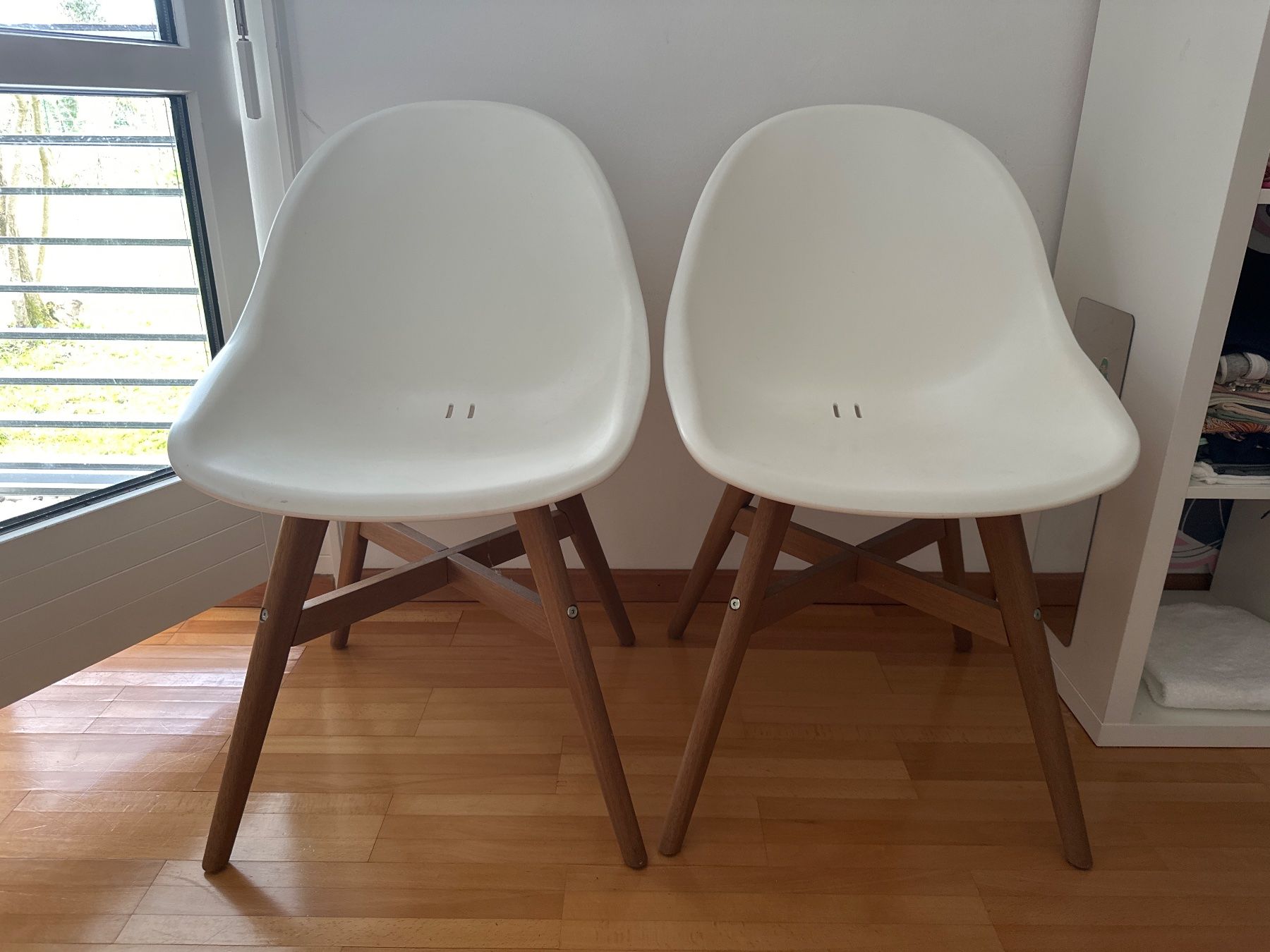 Ikea Sedie: 2 Skandinavische Stühle Ikea – Usato da Schwerzenbach venduto da kar_gtx9