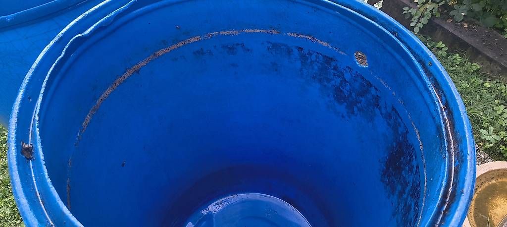 Bewässern & Giessen: Regenfass – Gebraucht aus Luzern von Stollbi0