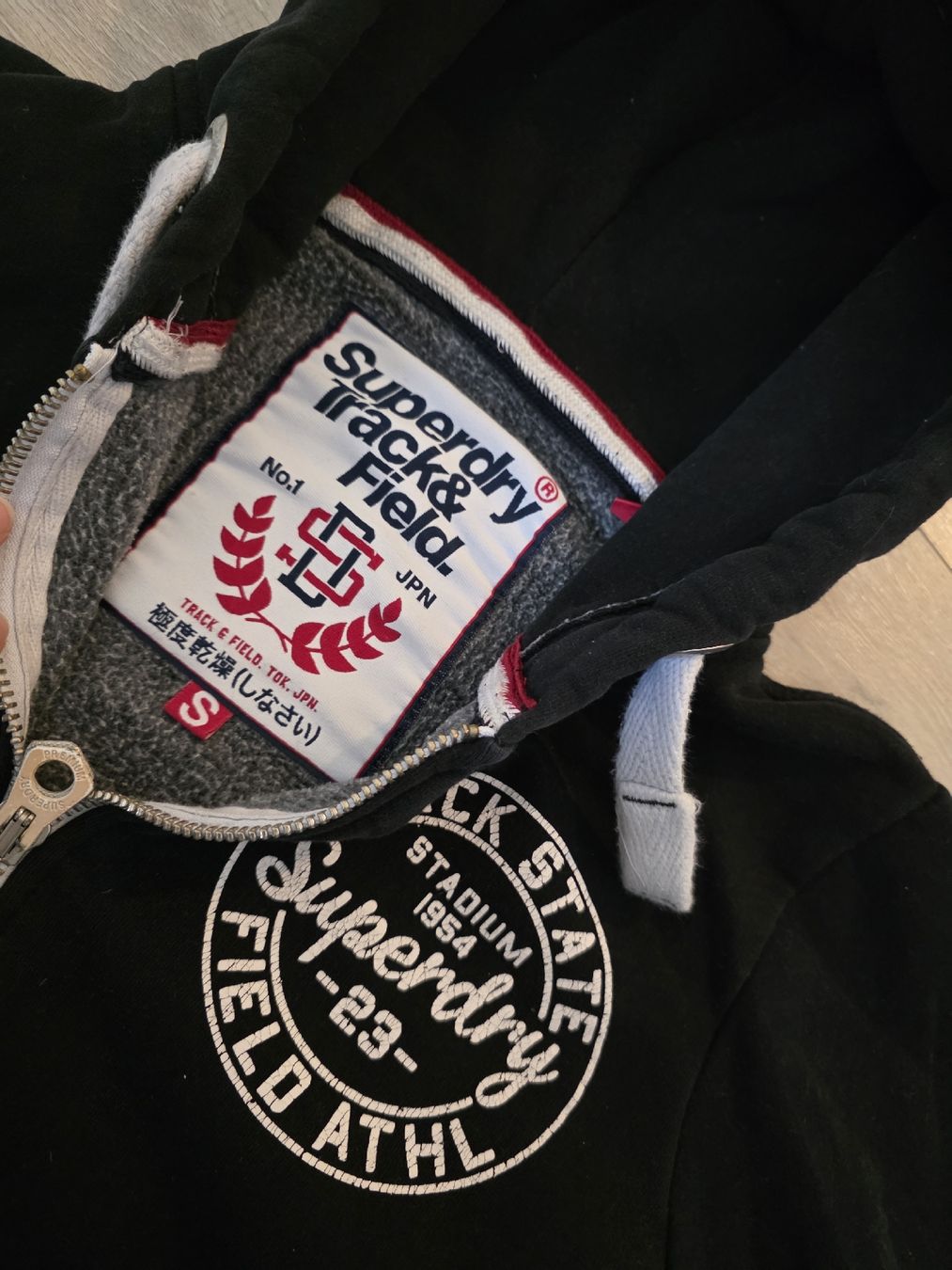 Superdry Giacche: Superdry Kapuzenjacke Gr. S, Schwarz  – Usato da Wigoltingen venduto da Zuckerfee84 1